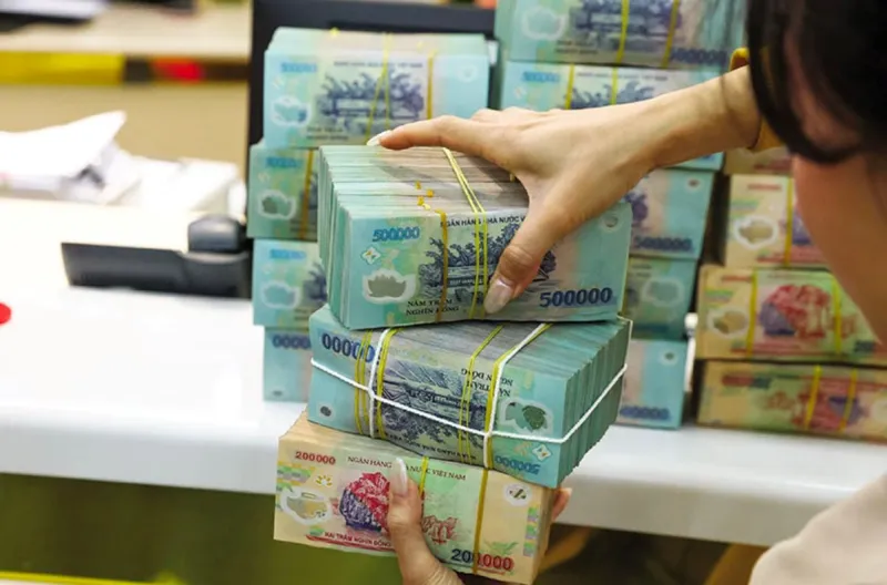 Đã có 29 ngân hàng giảm lãi suất, thanh khoản căng thẳng vì tín dụng tăng gấp 6 lần huy động