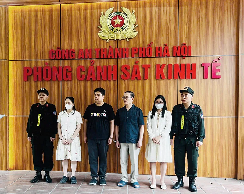 Công an TP Hà Nội khởi tố cha con người sáng lập vàng Bảo Tín Minh Châu