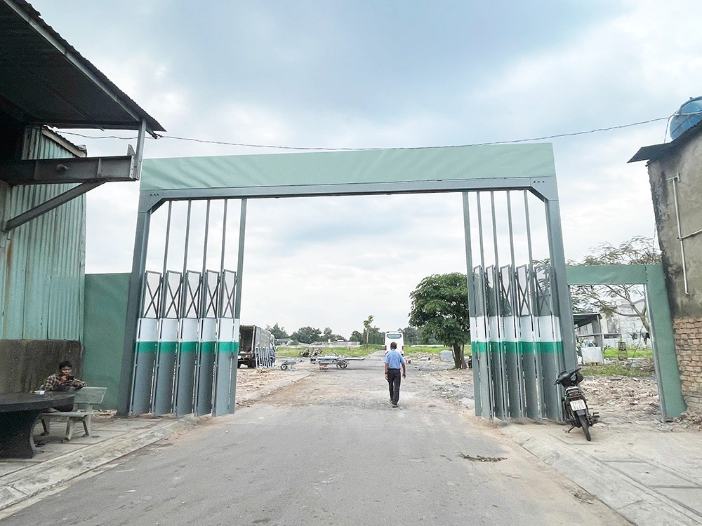 HIện trạng khu đất thực hiện dự án Nhà ở xã hội phường Hố Nai đã được rào và làm cổng chắn.