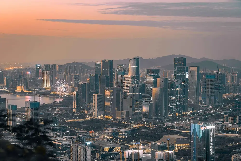 Từ năm 2021, Longfor được chọn vào danh mục Hang Seng Index